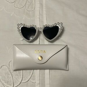 Pearl heart sunglasses